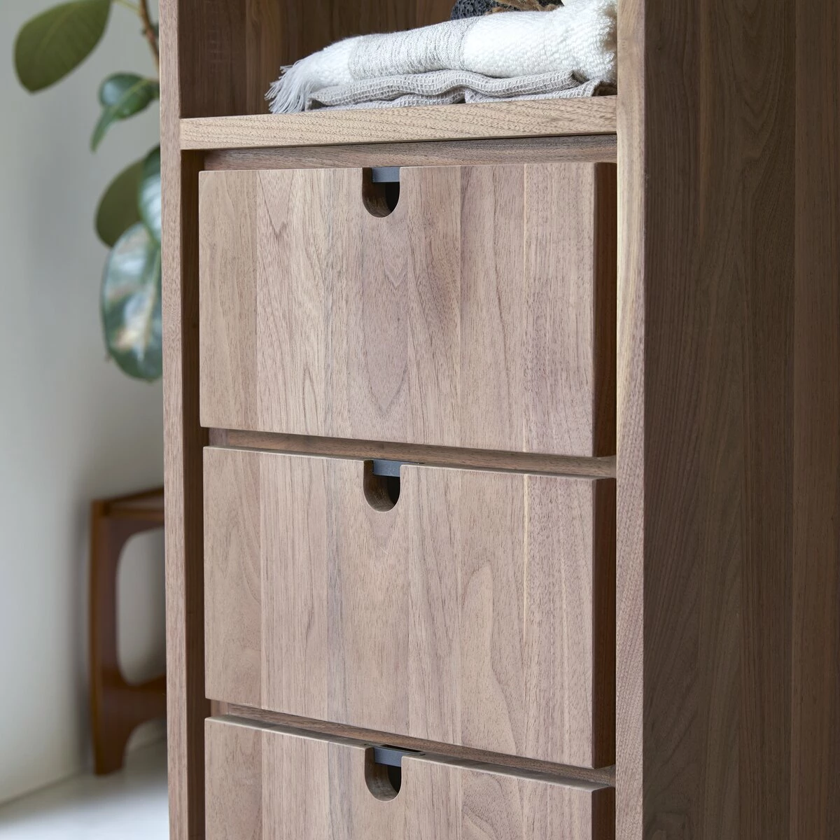 Jonàk Solid Walnut Column Ref. 3932 4 Jonàk Solid Walnut Column Ref. 3932 - Image 3