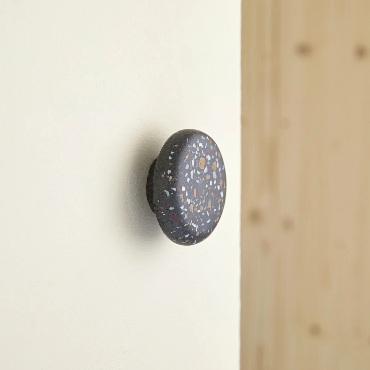 Eda Terrazzo Hook, Confetti Ref. 6078 3 Eda Terrazzo Hook, Confetti Ref. 6078