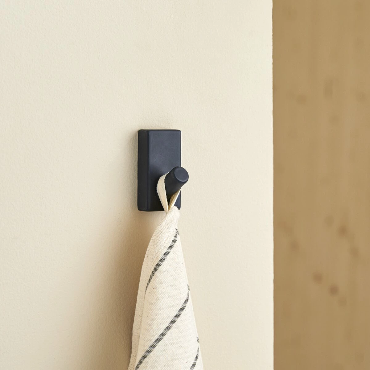 Sara Terrazzo Coat Hook, Black Ref. 6107 5 Sara Terrazzo Coat Hook, Black Ref. 6107 - Image 3